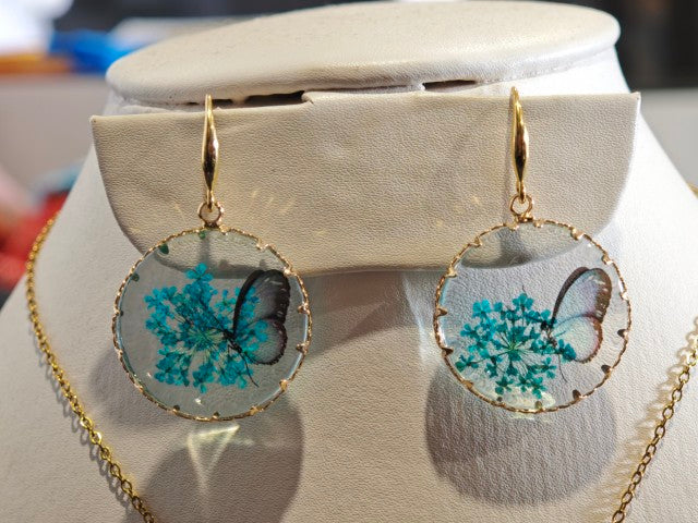 Sapraa Trends Unique Round Resin Earrings in Gold Mould with real flowers preserved in Blue and White