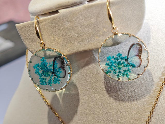 Sapraa Trends Unique Round Resin Earrings in Gold Mould with real flowers preserved in Blue and White