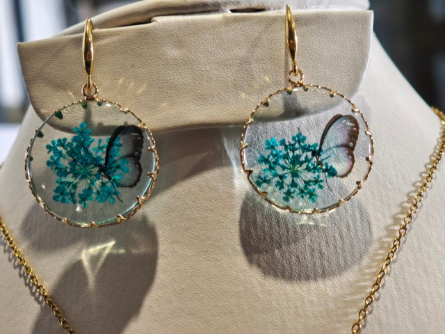 Sapraa Trends Unique Round Resin Earrings in Gold Mould with real flowers preserved in Blue and White