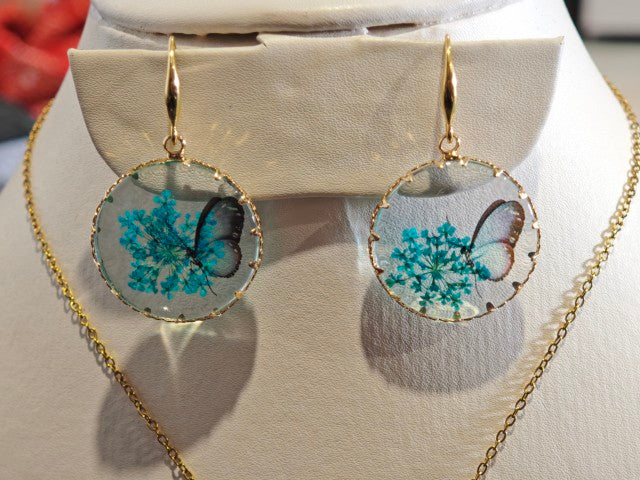 Sapraa Trends Unique Round Resin Earrings in Gold Mould with real flowers preserved in Blue and White