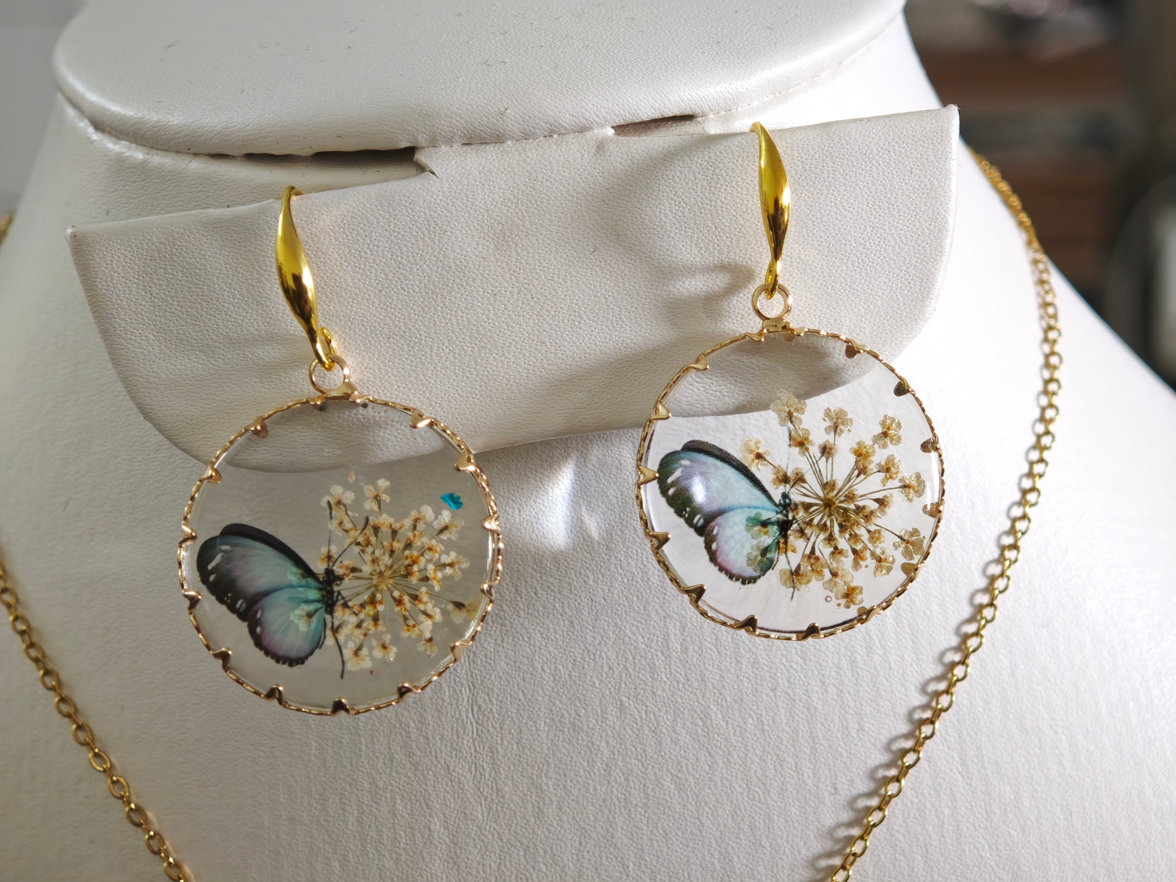 Sapraa Trends Unique Round Resin Earrings in Gold Mould with real flowers preserved in White