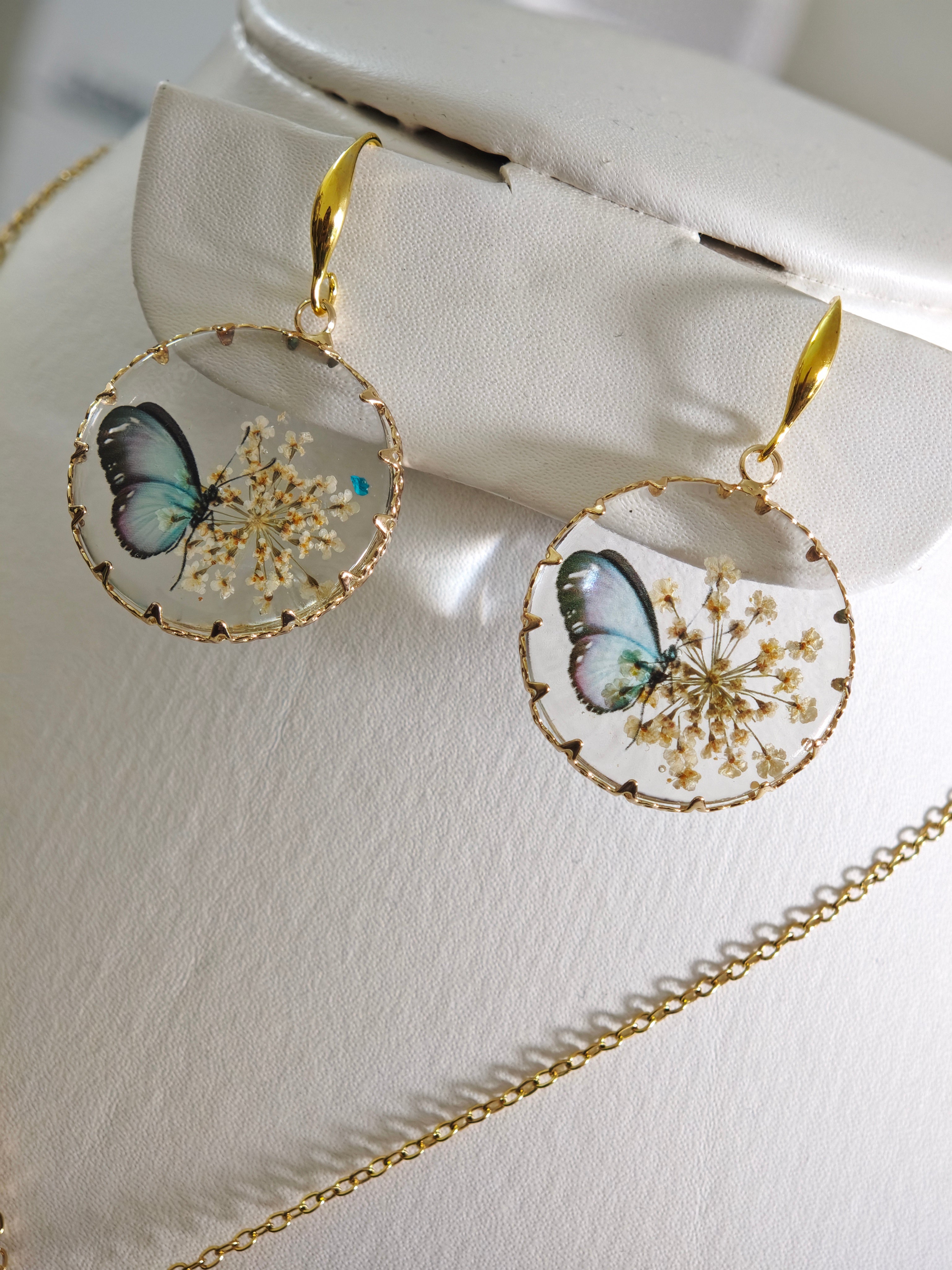 Sapraa Trends Unique Round Resin Earrings in Gold Mould with real flowers preserved in White